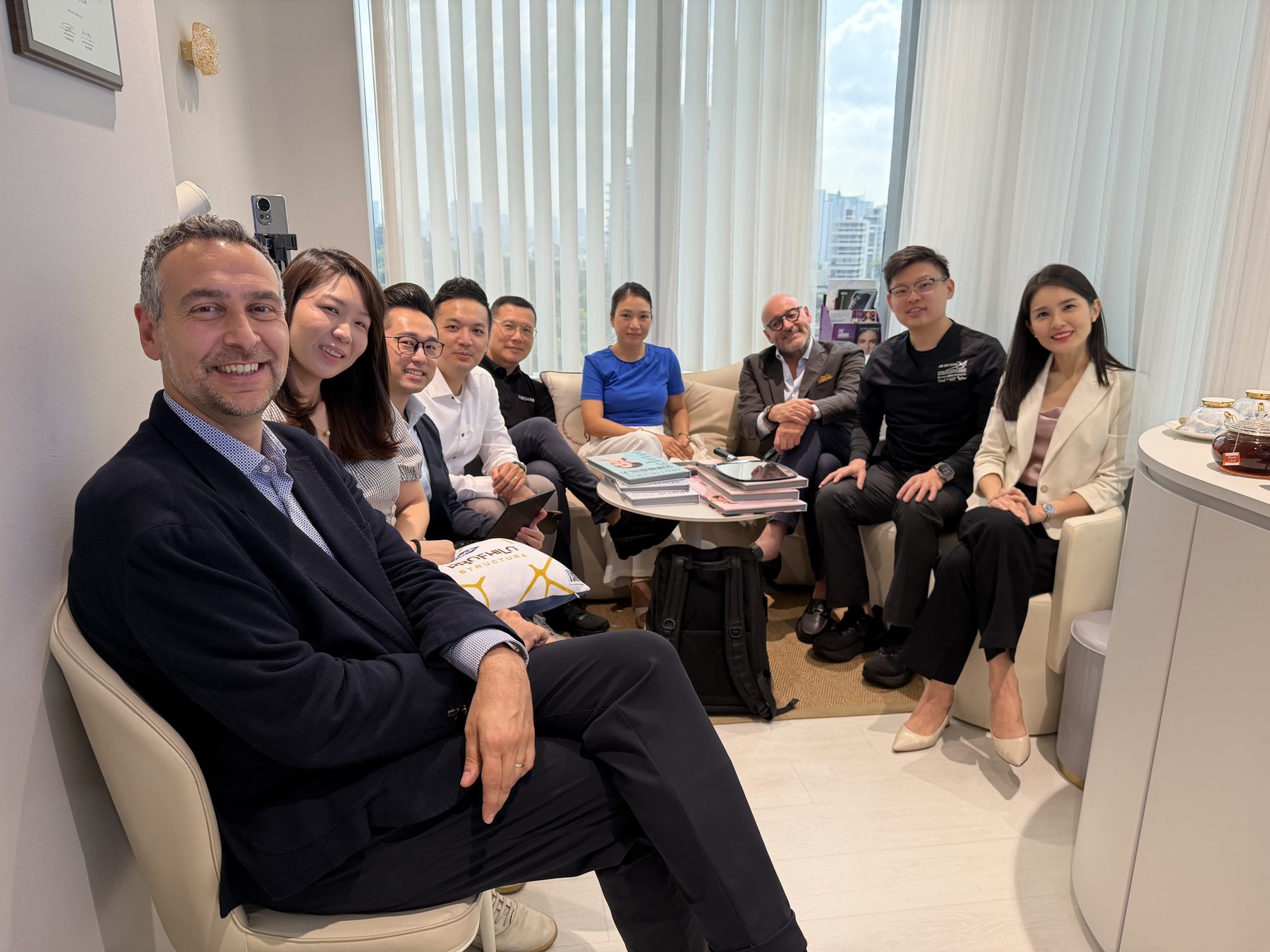 Clinical exchange roundtable at IN Eternity Clinic with the DEKA delegation