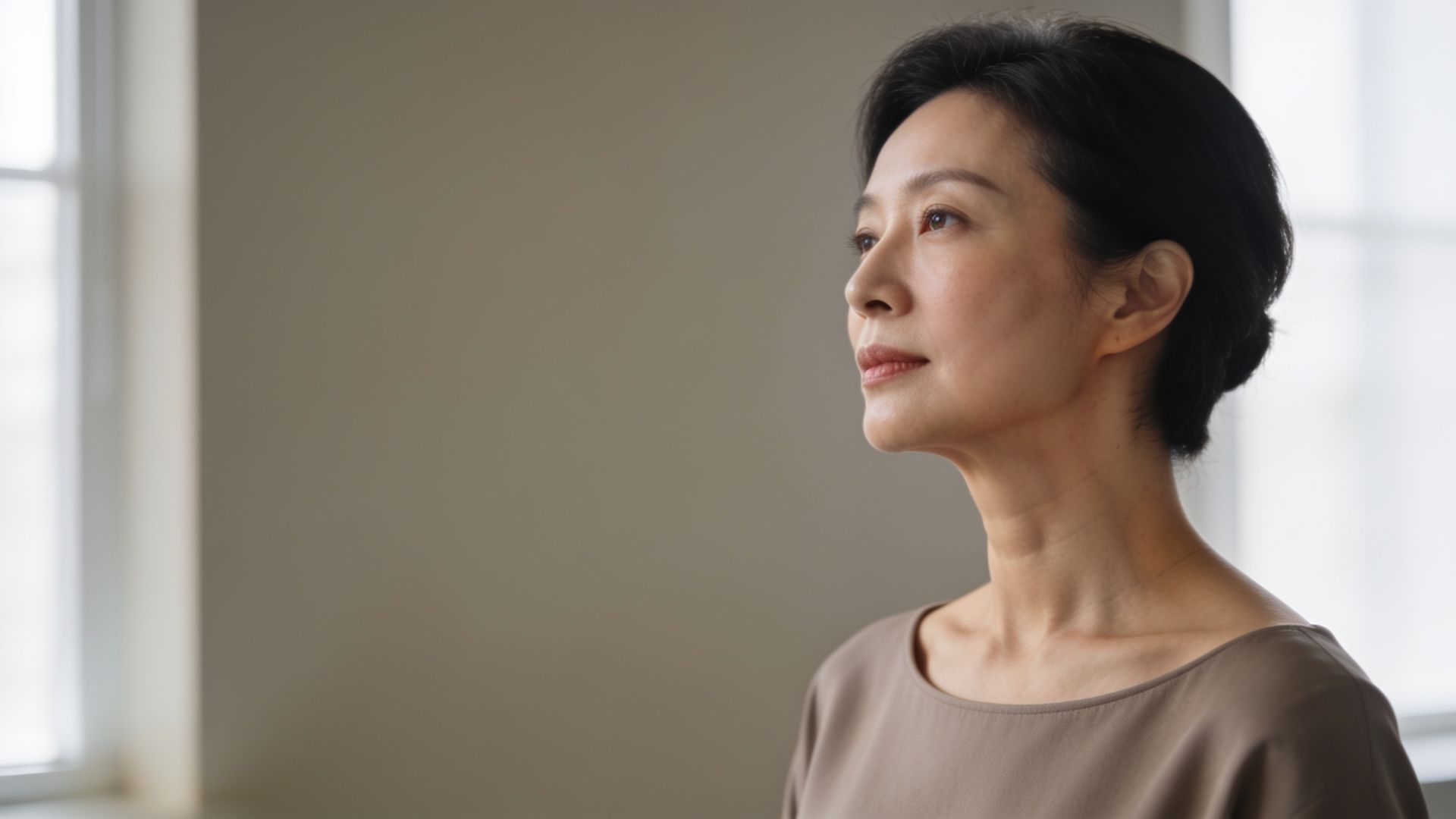 Woman in three-quarter profile showing a defined jawline and neck