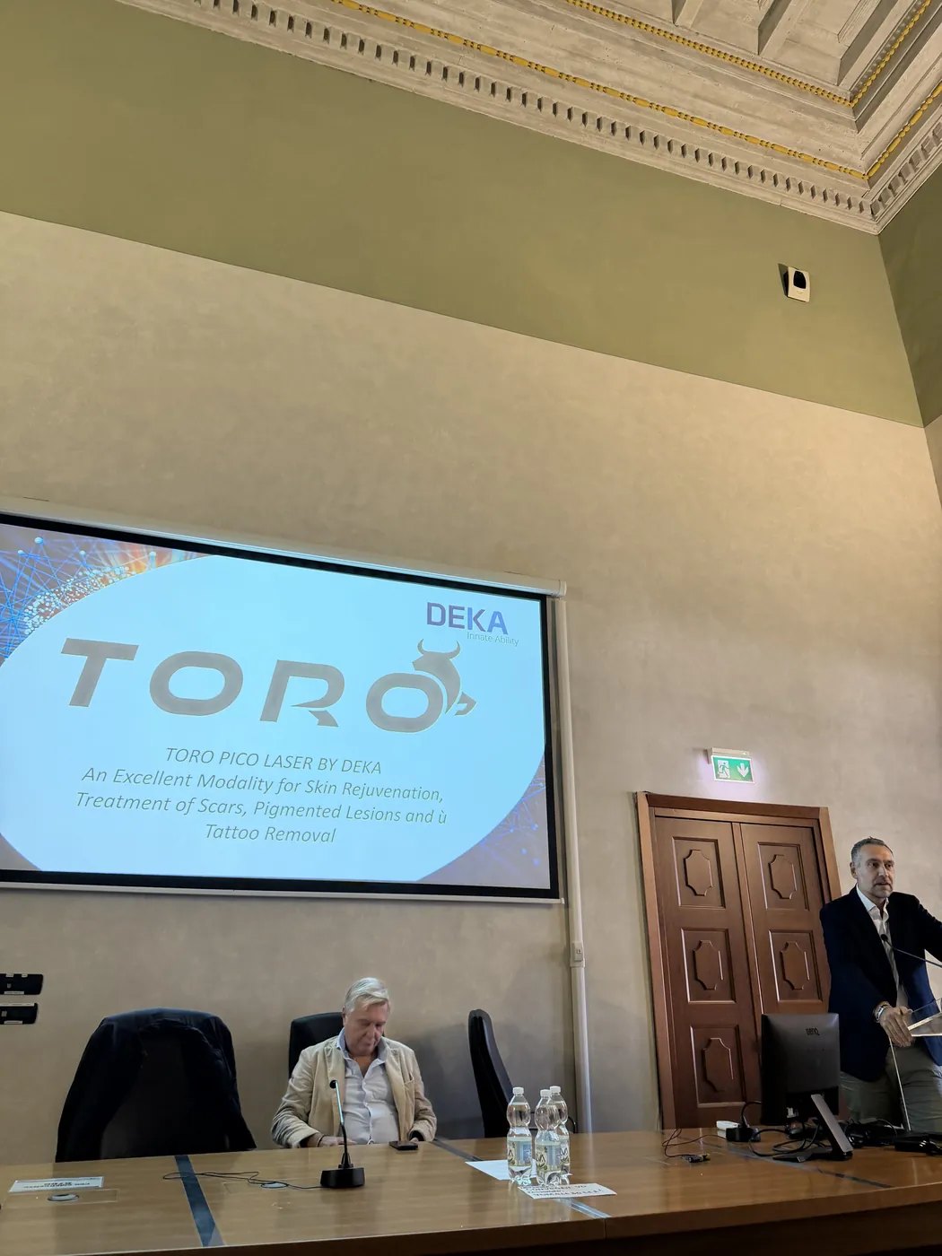 The opening TORO picosecond laser lecture on day one of the DEKA Academy at Villa Donatello