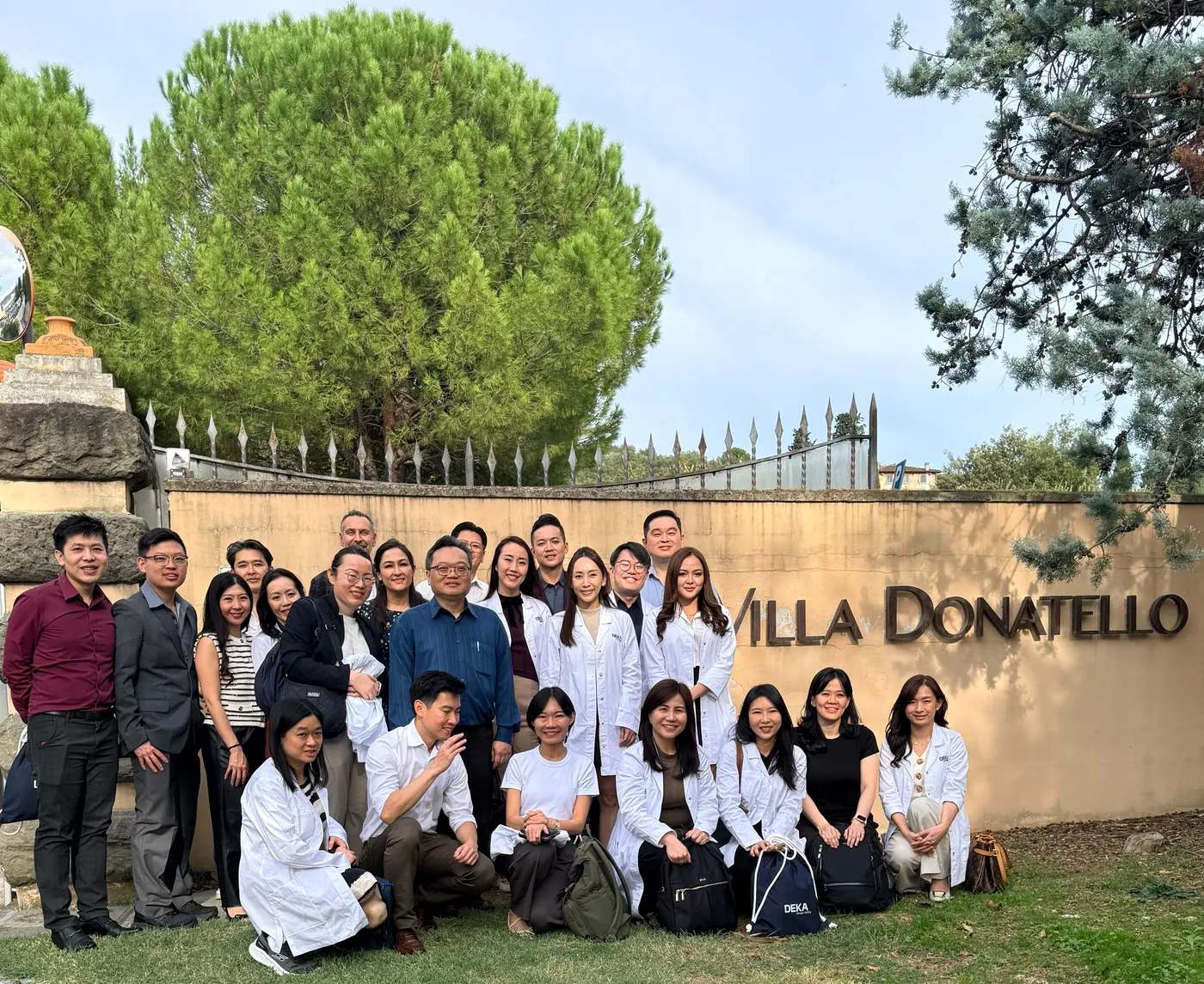 Physicians attending the October 2026 DEKA Academy gathered at the Villa Donatello sign in Florence, including Dr Sin Yong